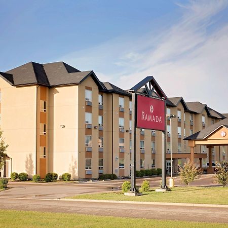 Ramada By Wyndham Cold Lake Екстериор снимка