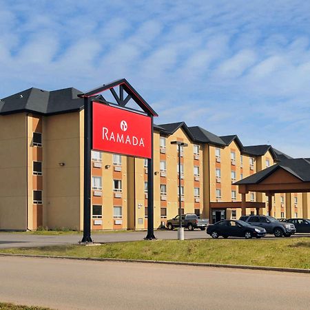 Ramada By Wyndham Cold Lake Екстериор снимка